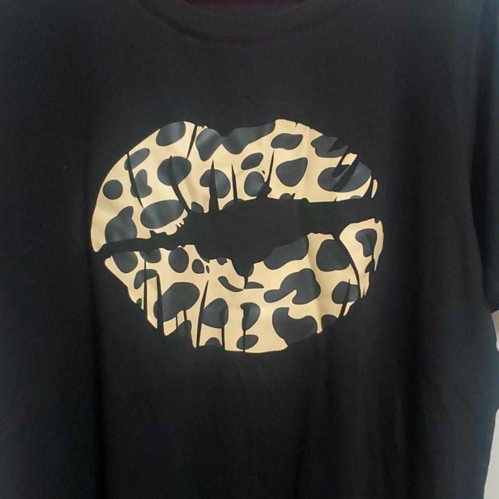 Leopard lips t shirt